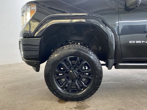 Used 2023 GMC Sierra 3500 Denali w/ Denali Black Diamond Edition image 11