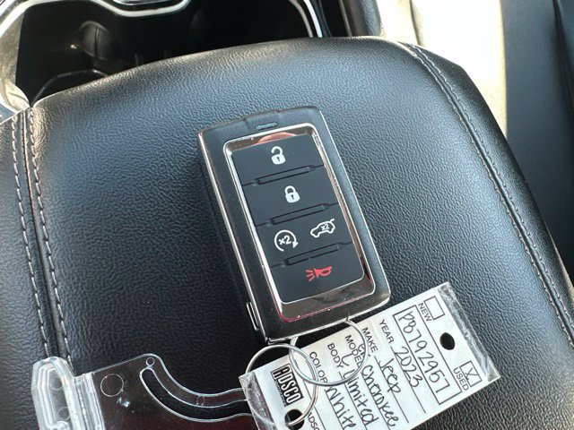 Used 2023 Jeep Grand Cherokee L Limited AWD/4WD image 2