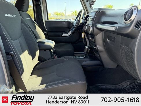 Used 2017 Jeep Wrangler Unlimited Rubicon w/ Cold Weather Group AWD/4WD image 15