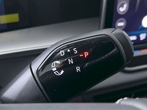 New 2025 Volkswagen Tiguan SE image 20