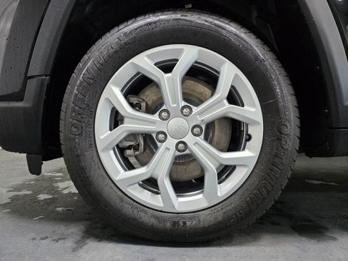 Used 2024 Jeep Compass Latitude AWD/4WD image 5