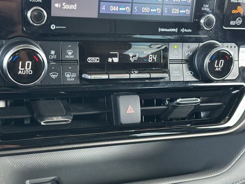 Used 2022 Toyota Highlander XLE image 26