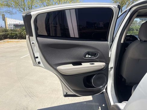 Used 2019 Honda HR-V EX image 11