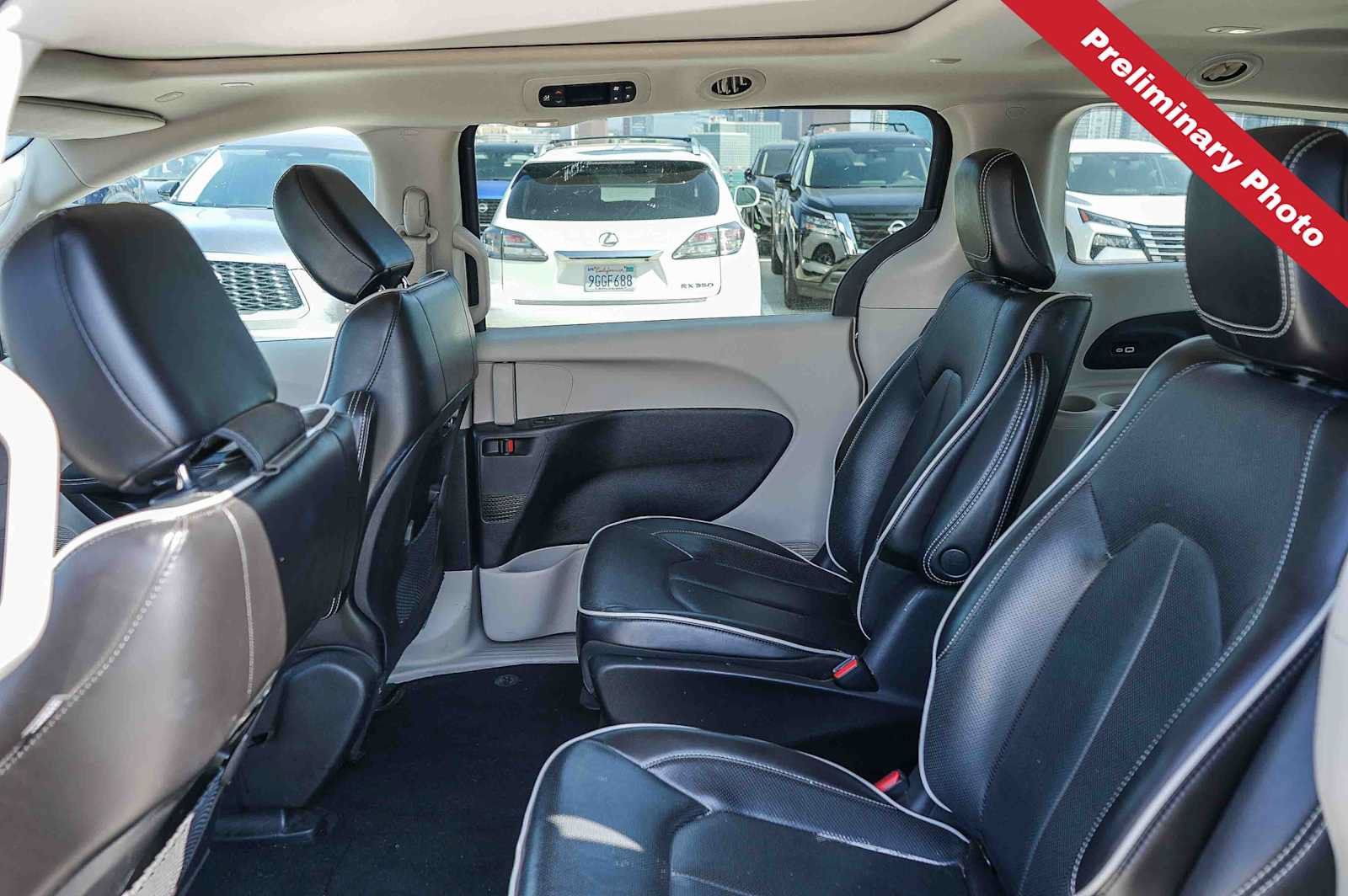 Used 2023 Chrysler Pacifica Limited FWD image 12