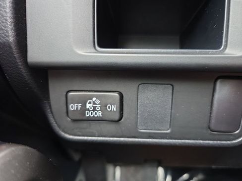 Used 2016 Toyota Tacoma SR5 w/ Towing Package image 36