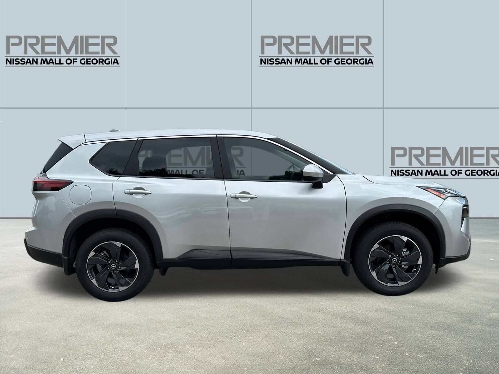 Used 2025 Nissan Rogue SV FWD image 4