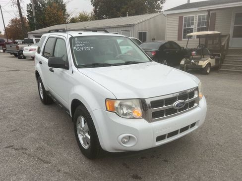 Used 2011 Ford Escape XLT AWD/4WD image 3
