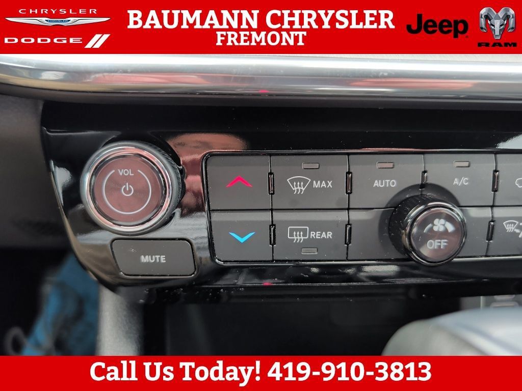Used 2023 Jeep Compass Limited AWD/4WD image 28