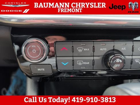 Used 2023 Jeep Compass Limited AWD/4WD image 28