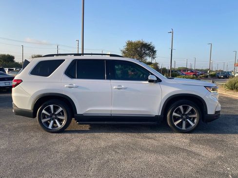 Used 2024 Honda Pilot Touring image 3