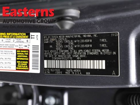 Used 2024 Toyota Highlander LE FWD image 35
