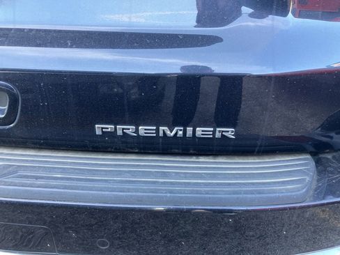 Used 2023 Chevrolet Suburban Premier image 5