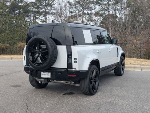 New 2026 Land Rover Defender 110 X-Dynamic SE image 5