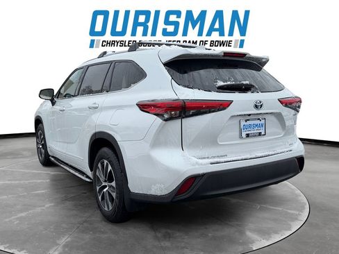 Used 2022 Toyota Highlander XLE image 4