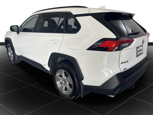 Used 2022 Toyota RAV4 LE AWD/4WD image 3