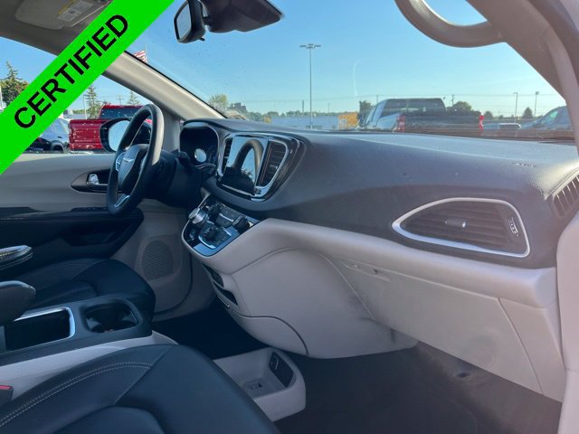 Used 2024 Chrysler Pacifica Touring-L FWD image 15