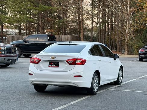 Used 2019 Chevrolet Cruze LS image 4