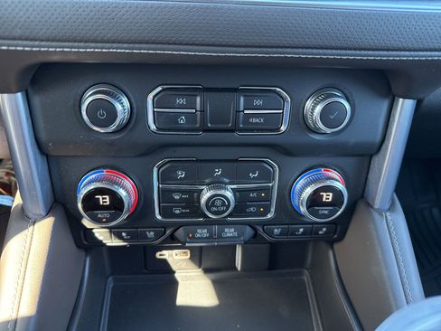 Used 2021 GMC Yukon SLT w/ SLT Luxury Plus Package image 12