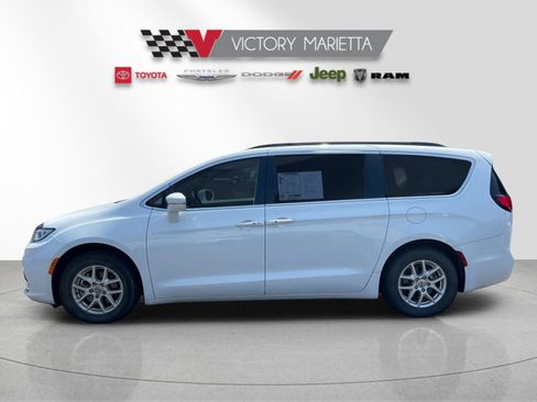 Used 2022 Chrysler Pacifica Touring-L FWD image 2