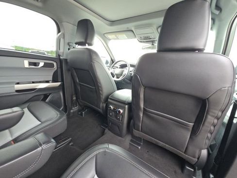 Used 2023 Ford Explorer XLT w/ Equipment Group 202A RWD image 18