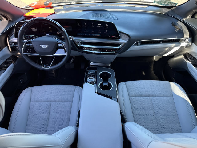 Certified 2024 Cadillac Lyriq Luxury AWD/4WD image 27