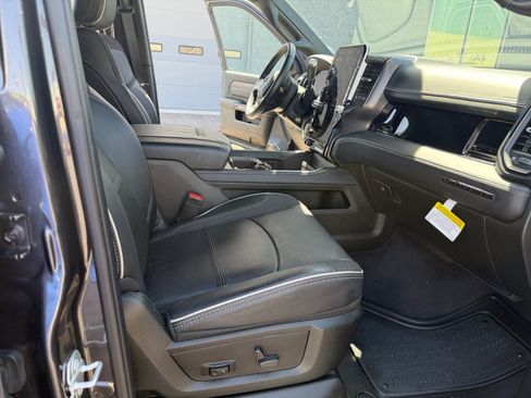 Used 2025 RAM 3500 Limited AWD/4WD image 31