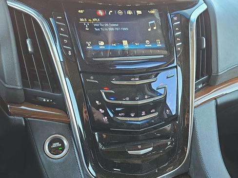 Used 2017 Cadillac Escalade Luxury image 16