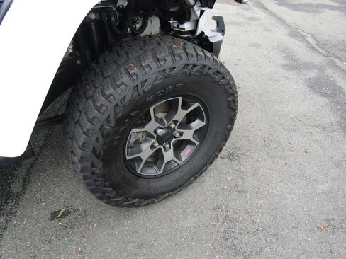 Used 2018 Jeep Wrangler Rubicon w/ Cold Weather Group AWD/4WD image 32