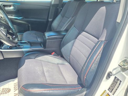 Used 2016 Toyota Camry SE FWD image 9