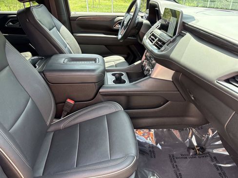 Used 2023 GMC Yukon XL SLT w/ SLT Luxury Package AWD/4WD image 34