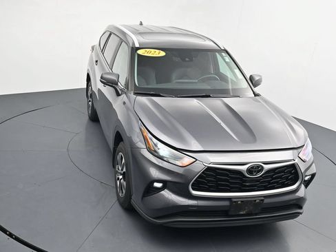 Used 2023 Toyota Highlander XLE AWD/4WD image 26