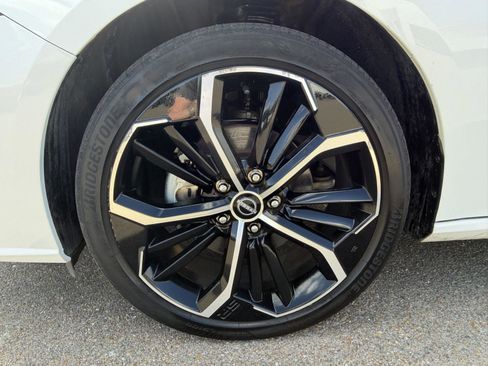 Used 2024 Nissan Altima 2.5 SR FWD image 24