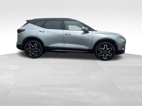 Used 2024 Chevrolet Blazer RS FWD image 2