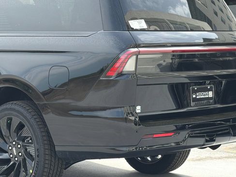 New 2026 Lincoln Navigator Reserve w/ Jet Appearance Package AWD/4WD image 7
