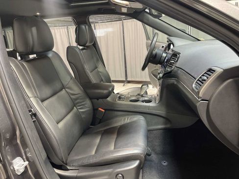Used 2019 Jeep Grand Cherokee Limited AWD/4WD image 14