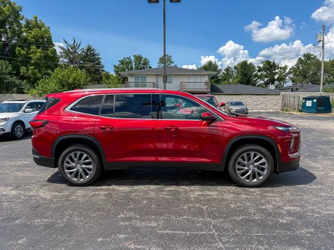 Used 2025 Buick Enclave Preferred w/ Power Package FWD image 9