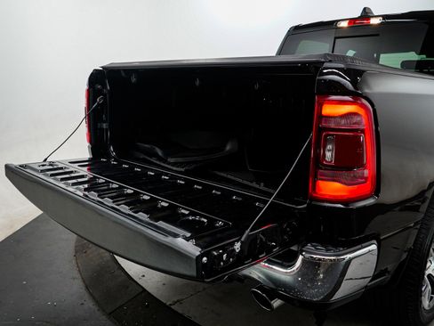 Used 2024 RAM 1500 Laramie AWD/4WD image 9