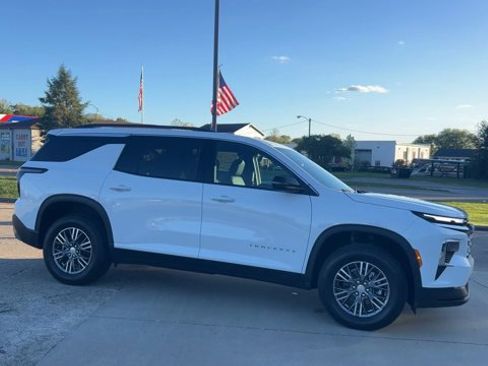 New 2026 Chevrolet Traverse LT w/ LPO, Floor Liner Package image 2