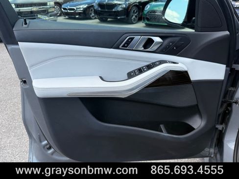 Used 2024 BMW X5 xDrive40i w/ M Sport Package AWD/4WD image 16