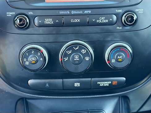 Used 2016 Kia Soul + image 26