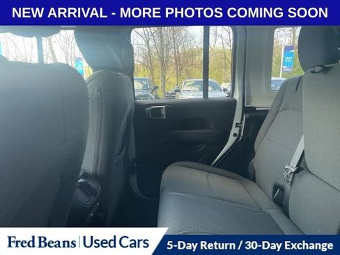 Used 2025 Jeep Wrangler Unlimited Sahara w/ Safety Group image 11