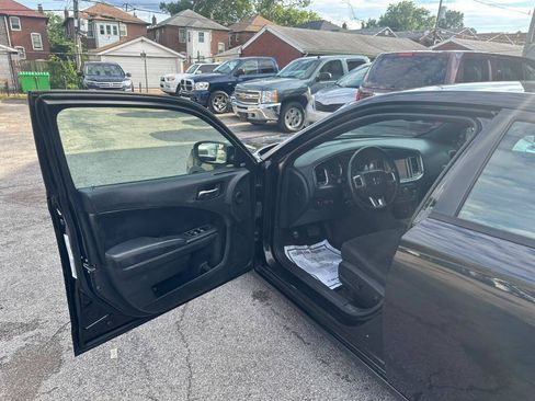 Used 2014 Dodge Charger SXT RWD image 9