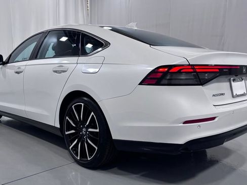 Used 2023 Honda Accord Touring image 8