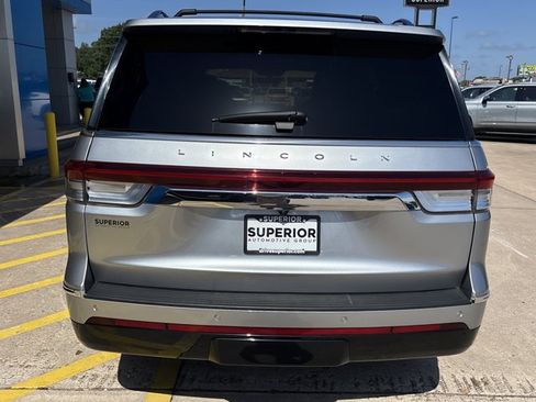 Used 2023 Lincoln Navigator Reserve AWD/4WD image 4