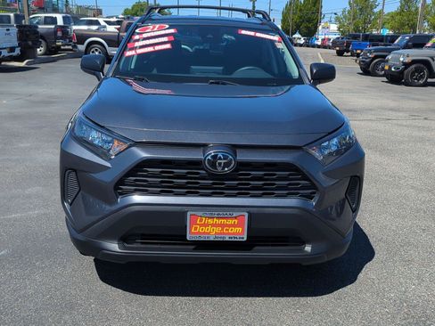 Used 2021 Toyota RAV4 LE AWD/4WD image 2