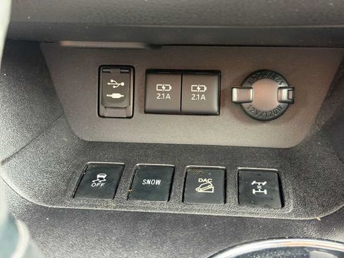Used 2017 Toyota Highlander XLE AWD/4WD image 26