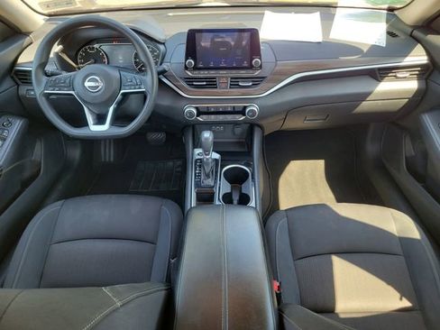 Used 2024 Nissan Altima 2.5 SV FWD image 13