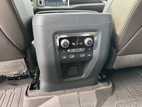 Used 2024 GMC Yukon XL Denali w/ Advanced Technology Package AWD/4WD image 24