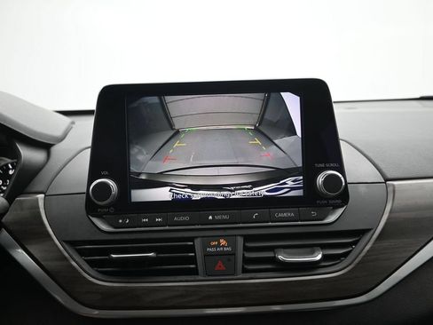 Used 2025 Nissan Altima 2.5 SV FWD image 16