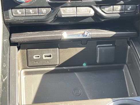 Used 2024 GMC Yukon XL Denali image 38